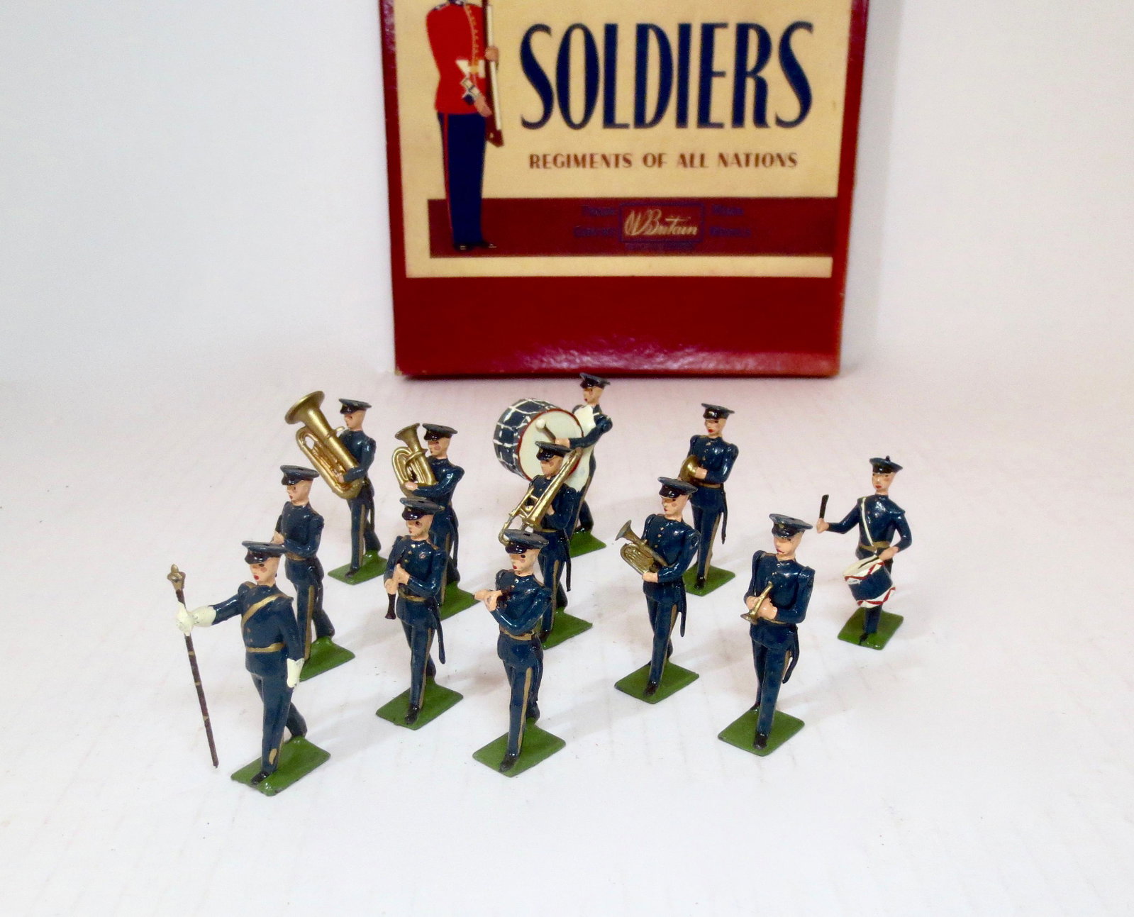 Britains #2116 Band of The Royal Airforce: Post war issue, with ROAN box. 12 pieces. Excellent condition. Box very good, with some fading on the top and sides.