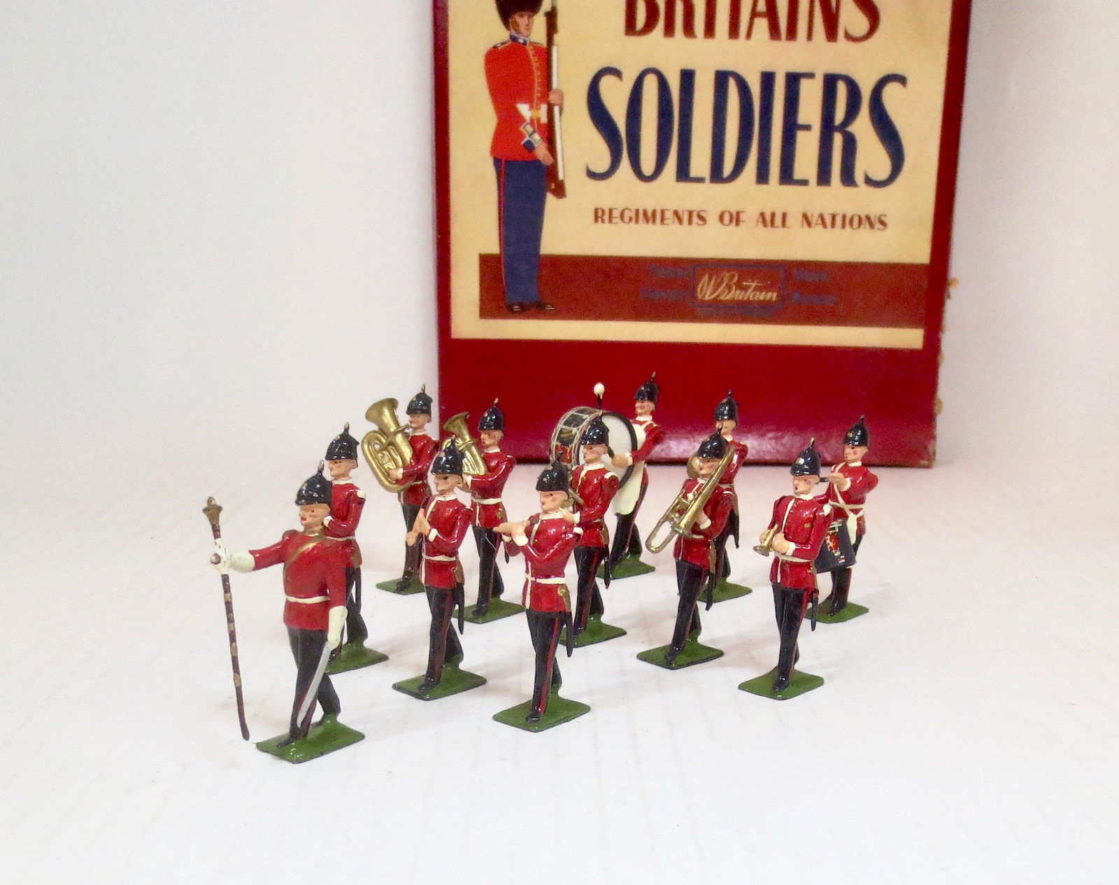 Britains #2114 Band of The Line: Post war issue, with ROAN box. 12 pieces. Excellent condition. Box fair (part of top side missing).
