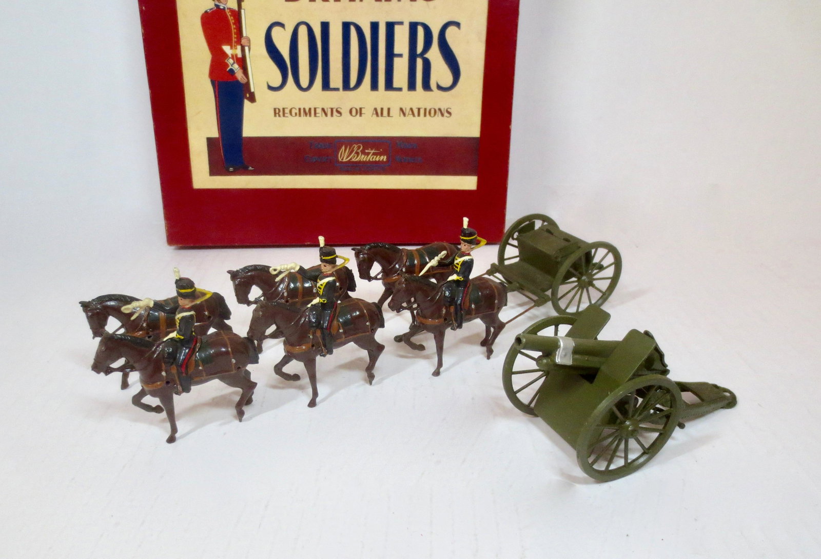Britains #2077 Royal Horse Artillery Gun Team: At the Walk. Post war issue, with ROAN box. 8 pieces, plus traces. Excellent condition. Box good (dented bottom).