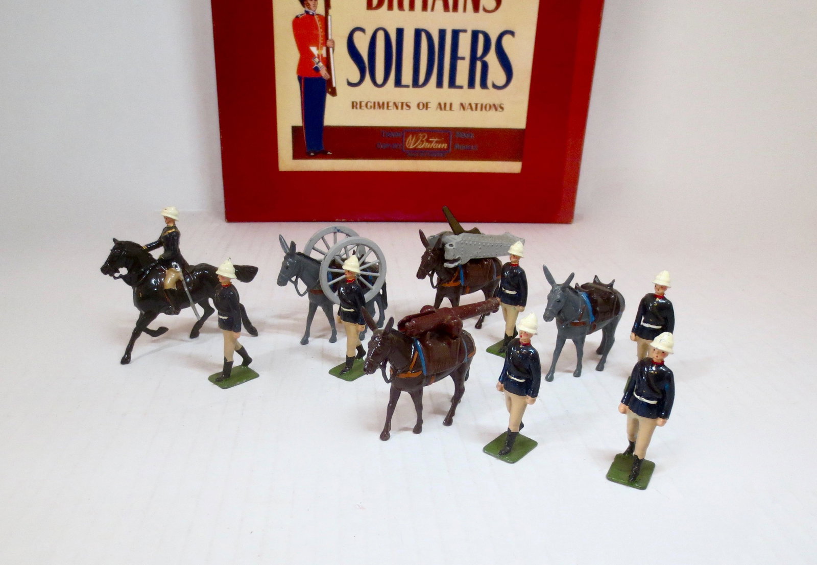 Britains #28 Royal Artillery Mountain Gun: Post war issue, with ROAN box. 12 pieces. Excellent condition. Box excellent.