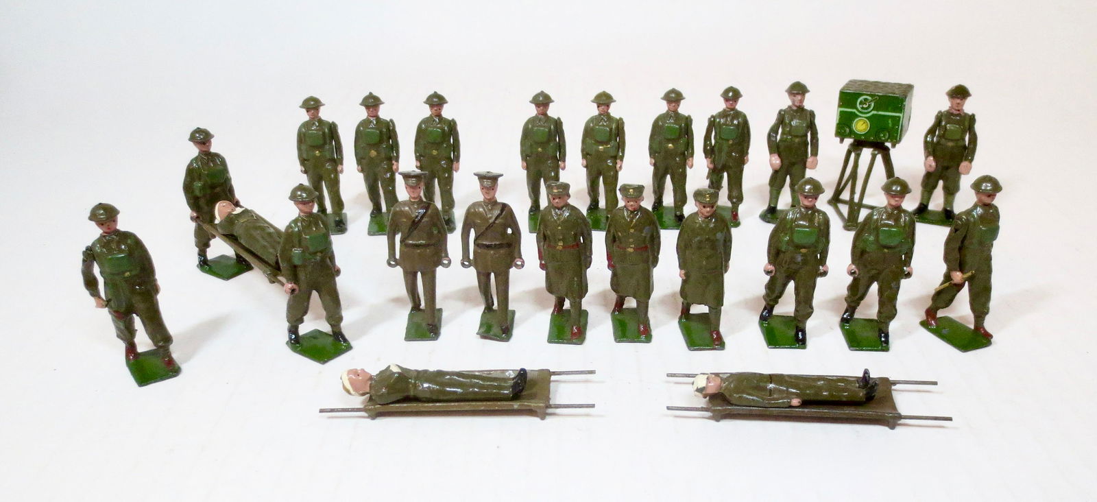 Britains Assorted Khaki Troops with Wounded (1 of 1)