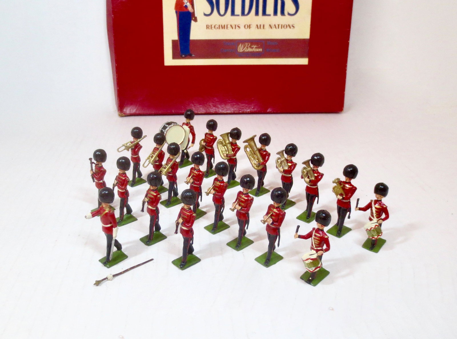 Britains #37 Band of the Coldstream Guards: Post war issue, with original ROAN box. 21 pieces. Excellent overall condition (Band leader's hand broken off, but included for repair). Box excellent.