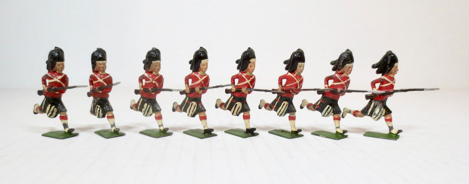 Britains #2062 Seaforth Highlanders Charging (1 of 1)