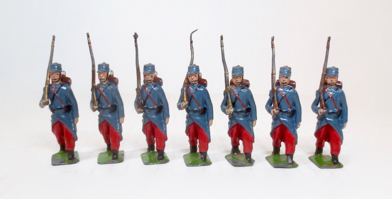 Britains From #141 French Infantry of the Line: Pre war issue. 7 pieces. Good to fair condition (missing bayonets). Unboxed.