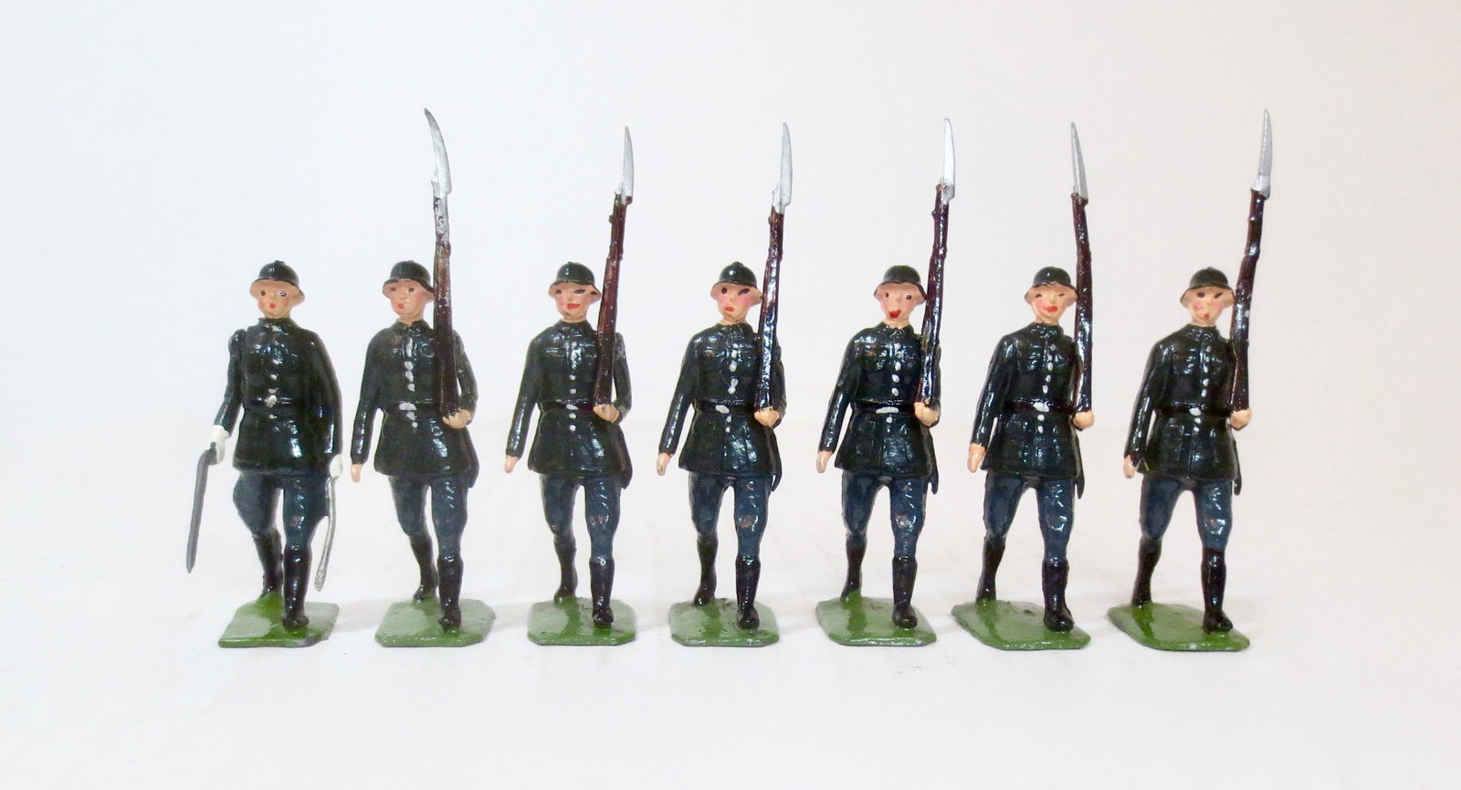 Britains From #432 German Infantry: Post war issue. 7 pieces. Excellent condition. Unboxed.