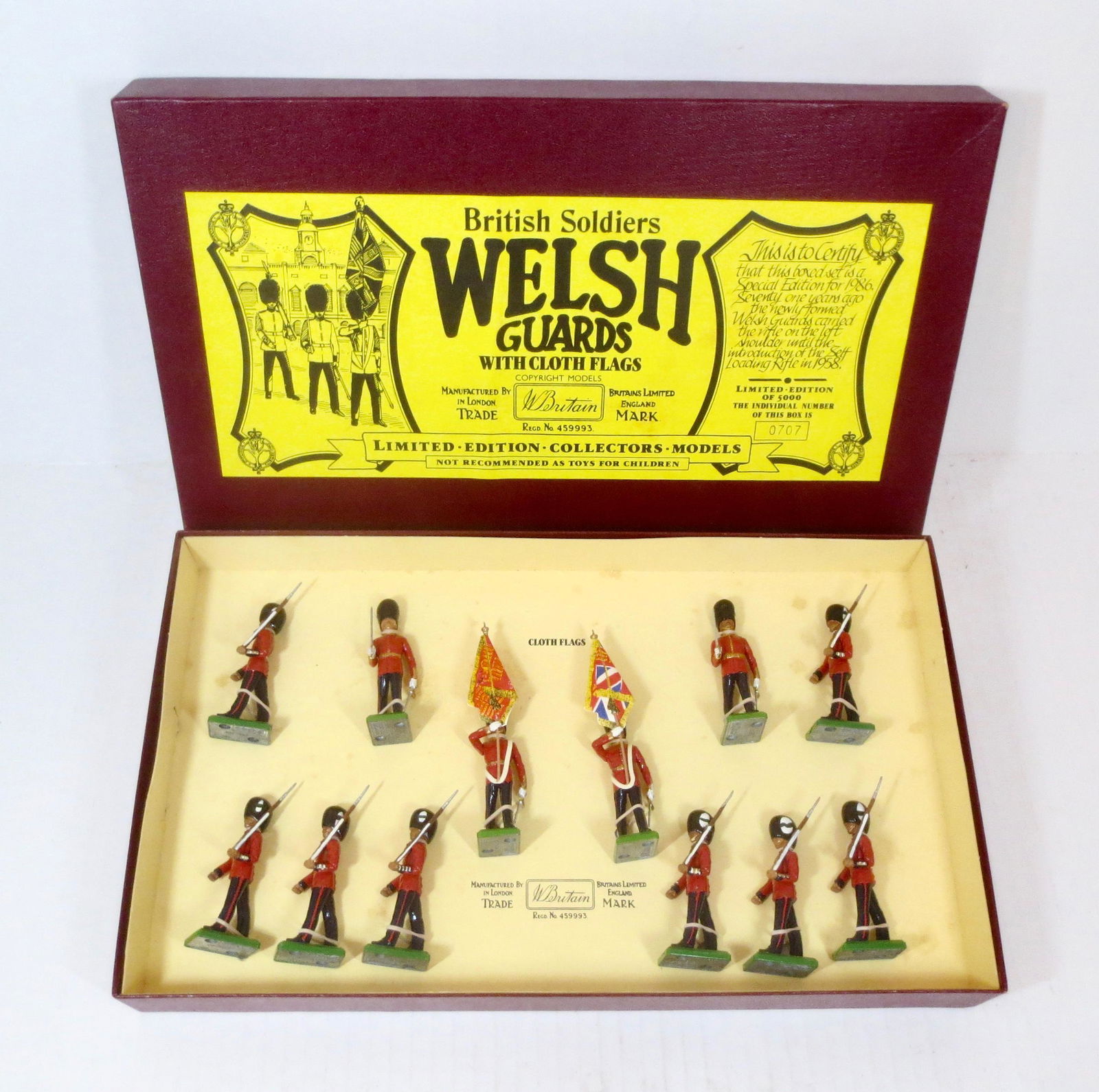 Britains #5186 Welsh Guards with Cloth Flags (1 of 1)
