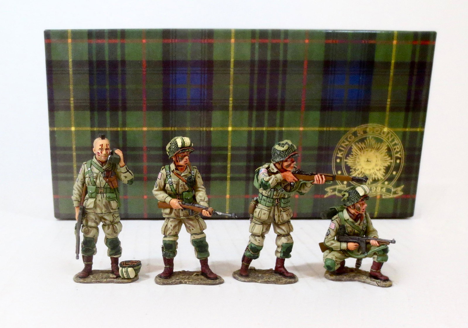 King & Country D-day Paratroopers: 82nd Airborne Troopers who have joined up with the 101st Troopers. Retired set. 4 pieces. Excellent condition. Box excellent.
