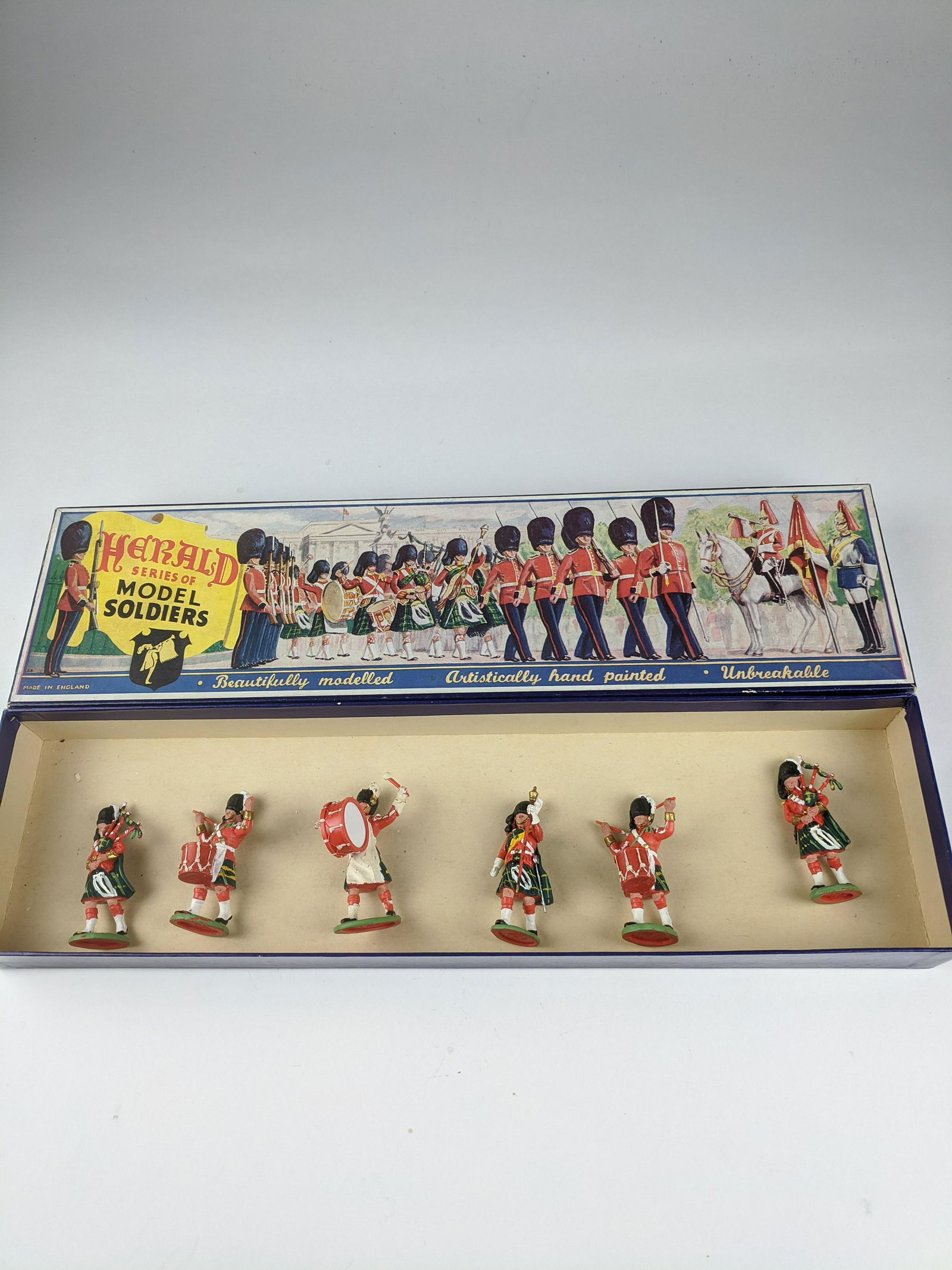 Britains Herald H7104 Gordon Highlanders Band (1 of 1)