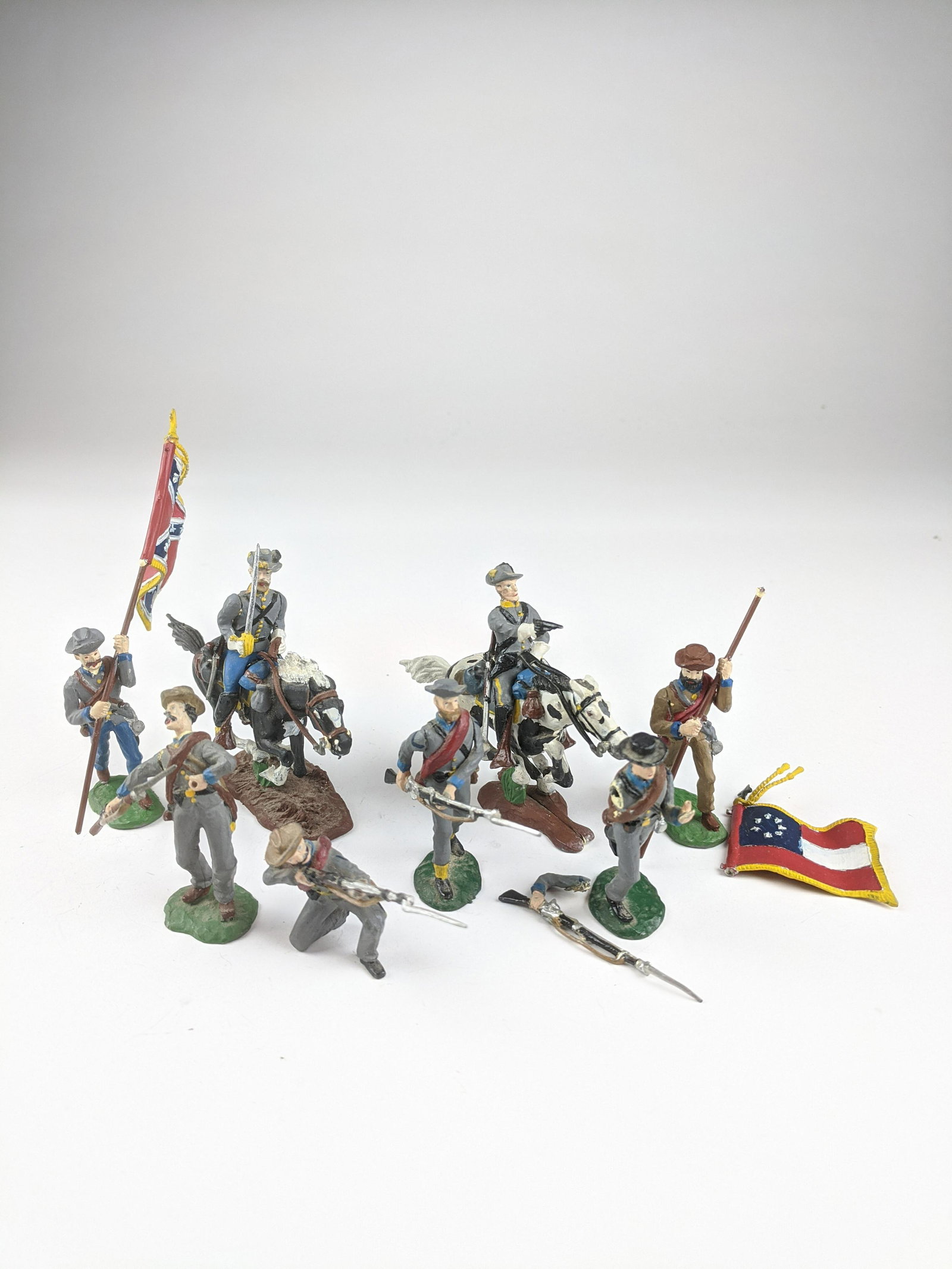 Bussler Confederate Figures: 8 Pieces Condition Very Good (2 Have Unglued Parts) No Box