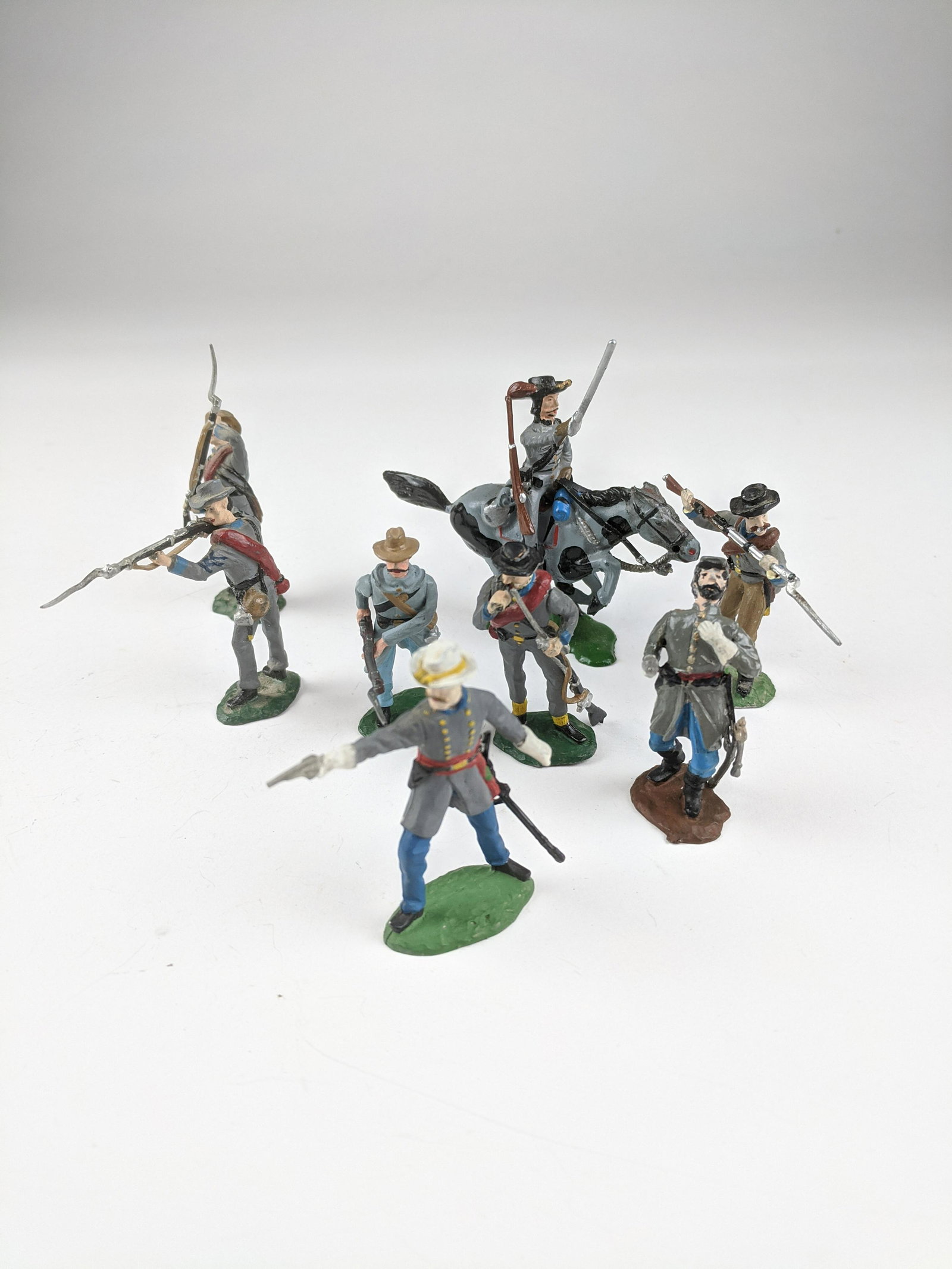 Bussler Confederate Assortment: 8 Pieces Condition Very Good No Box