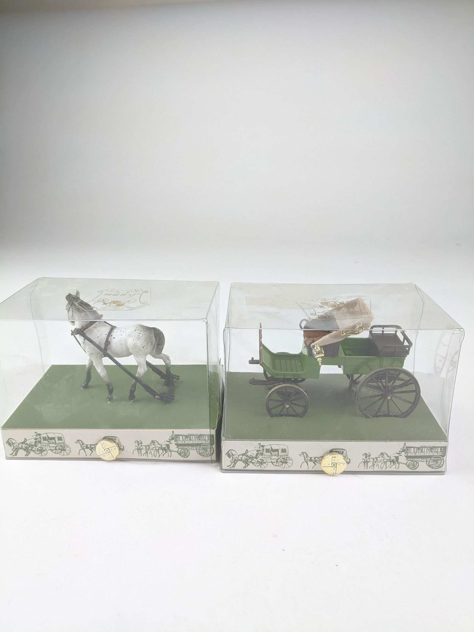 Brumm 1:43 Scale Plastic Open Carriage & Horse (1 of 1)