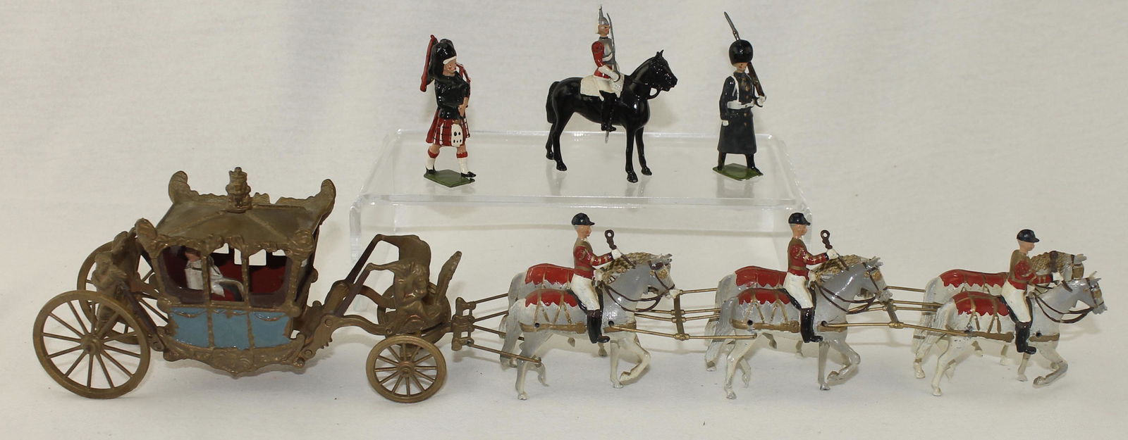 Britains Lot Her Majesty's Coach and Attendants (1 of 1)