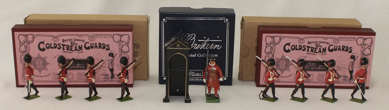 Britains Lot Beefeater and Coldstream Guards (1 of 3)