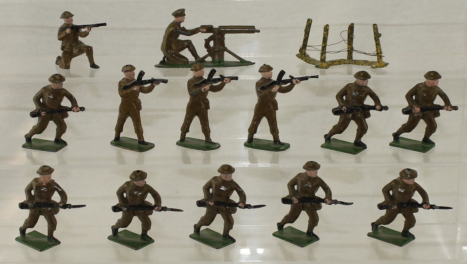 Johillco Lot Steel Helmeted Infantry: Steel Helmeted Infantry in Action. 14 Pieces. Condition Good. 3 Bayonets Missing. No Box.