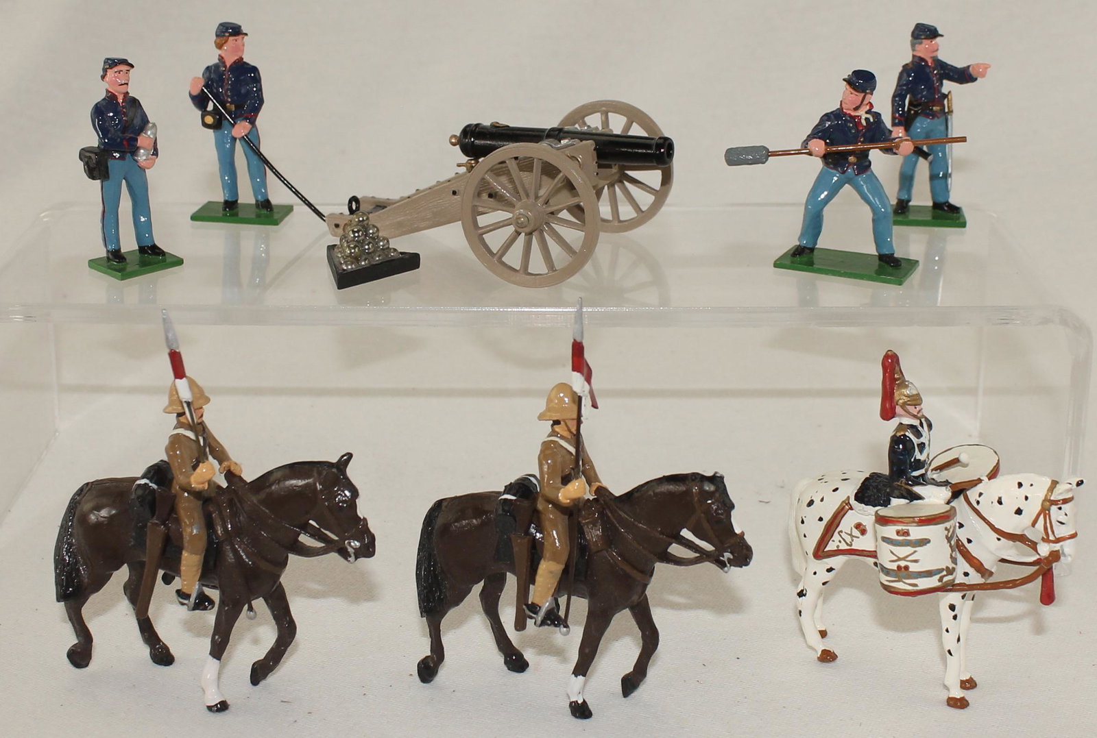 Soldiers of the World Lot Gun Team Lancer: American Civil War. Union Gun Team and 21st Lancers. Lot includes Union Gun Team by Soldiers of the World and a Pair of 21st Lancers and Kettle Drummer. 9 Pieces. Condition Good. No Box.