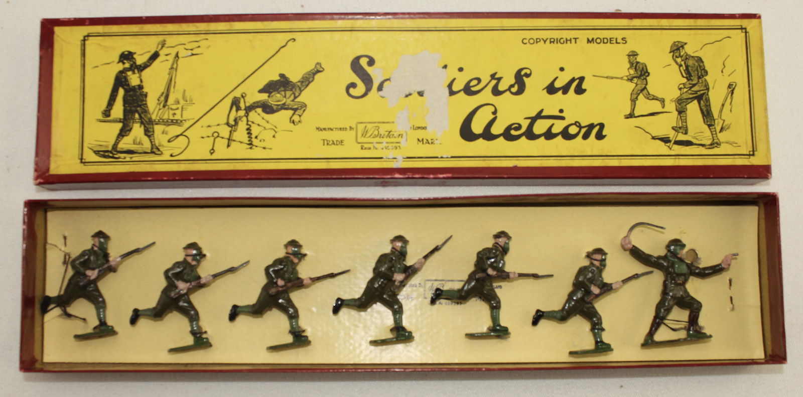 Britains Set #1613 British Infantry Gas Masks (1 of 1)