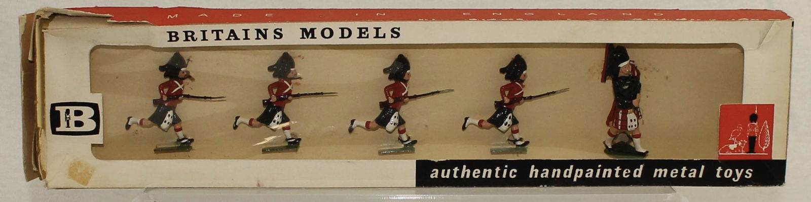 Britains Set #9135 Black Watch Charging (1 of 1)