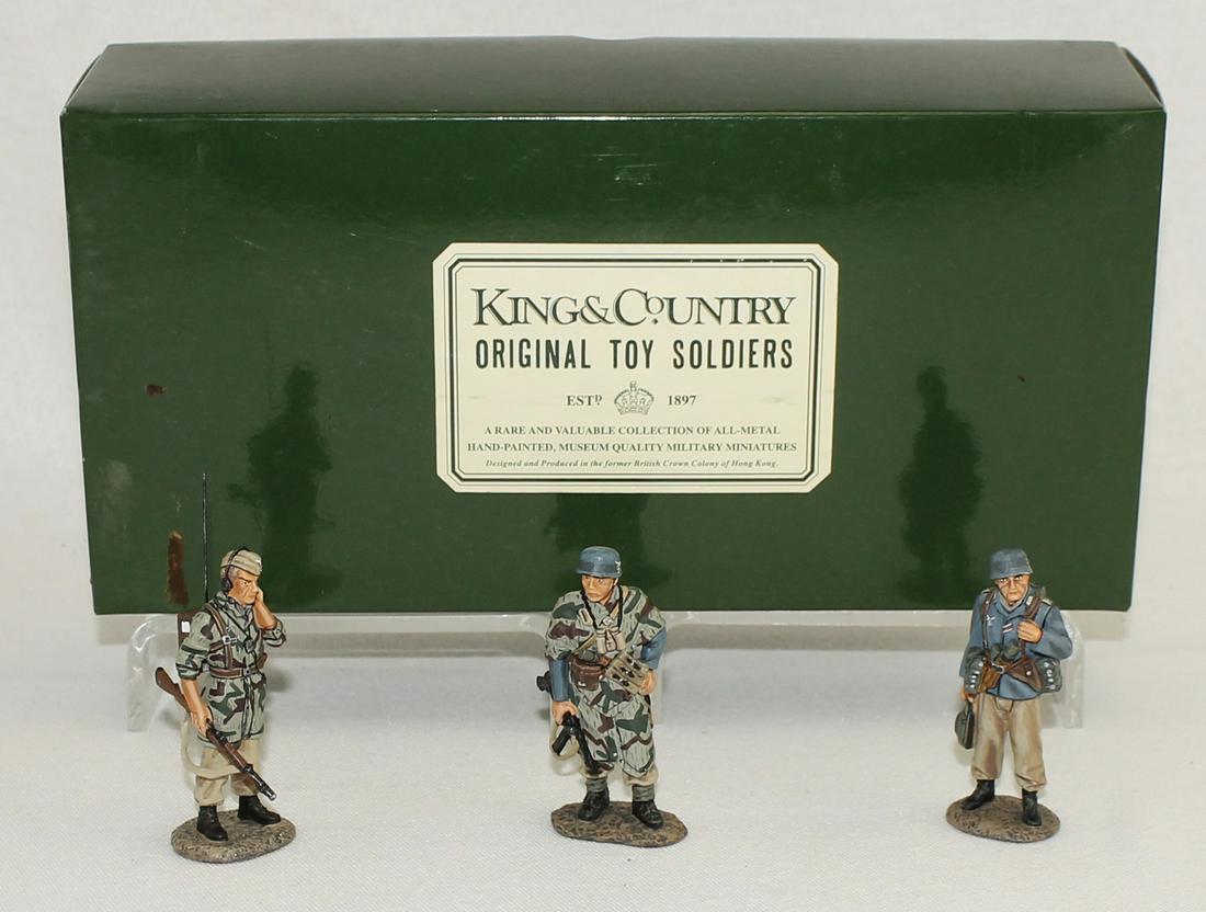 King and Country Fallschirmjager Jaefers Communication (1 of 1)