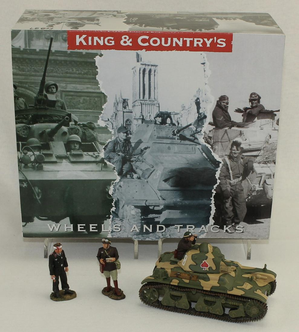 King and Country Set French Renault R 35 Tank: World War II. French Renault R 35 Tank with Crew. Set FOB037. 5 Pieces. Condition Near Mint. Box Very Good.