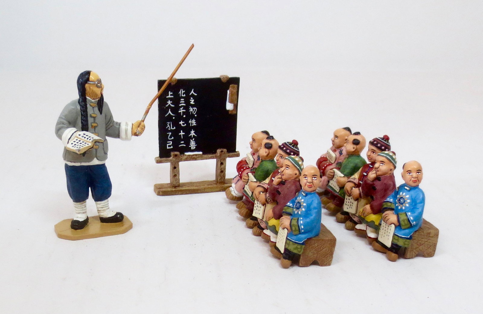 King & Country Streets of Old Hong Kong: "The Street School". Retired set. 4 pieces. Includes one extra row of children. Excellent condition. Unboxed.