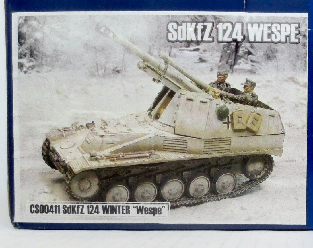 Collectors Showcase #CS00318 SDKFZ Wespe: Winter Version with two man crew. MINT IN BOX-NEVER OPENED. Box excellent.
