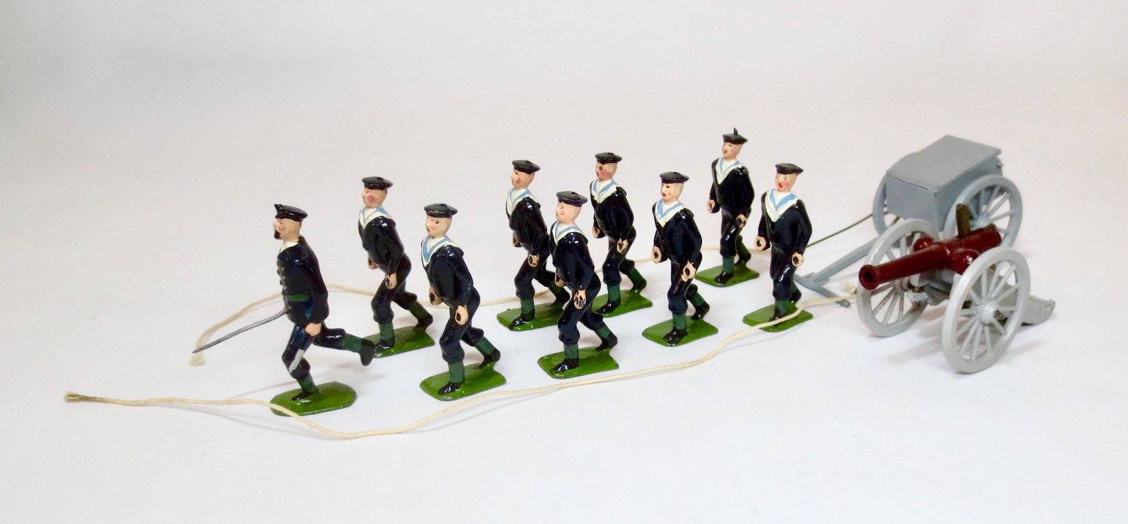 Britains #79 Royal Navy Landing Party with Gun: Post war issue. 11 pieces. Excellent condition. Unboxed.