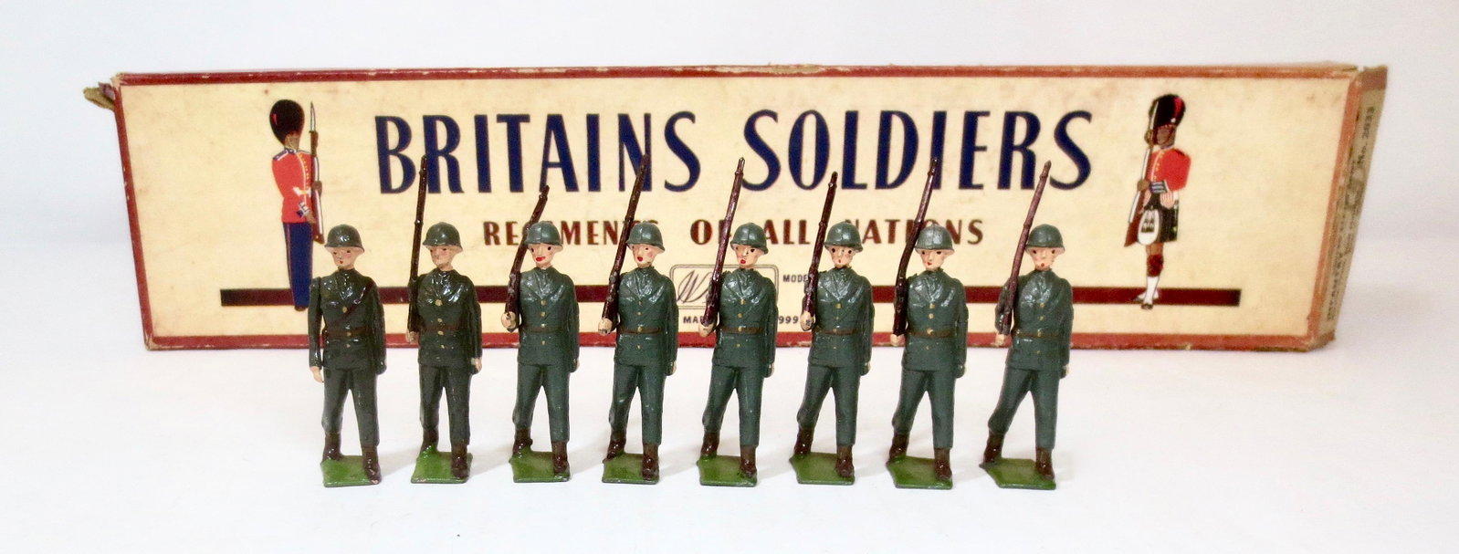 Britains #2033 United States Army Infantry: Service Dress, Steel Helmets. Post war issue. 8 pieces. Very good condition (mismatched paint). ROAN box in poor condition.