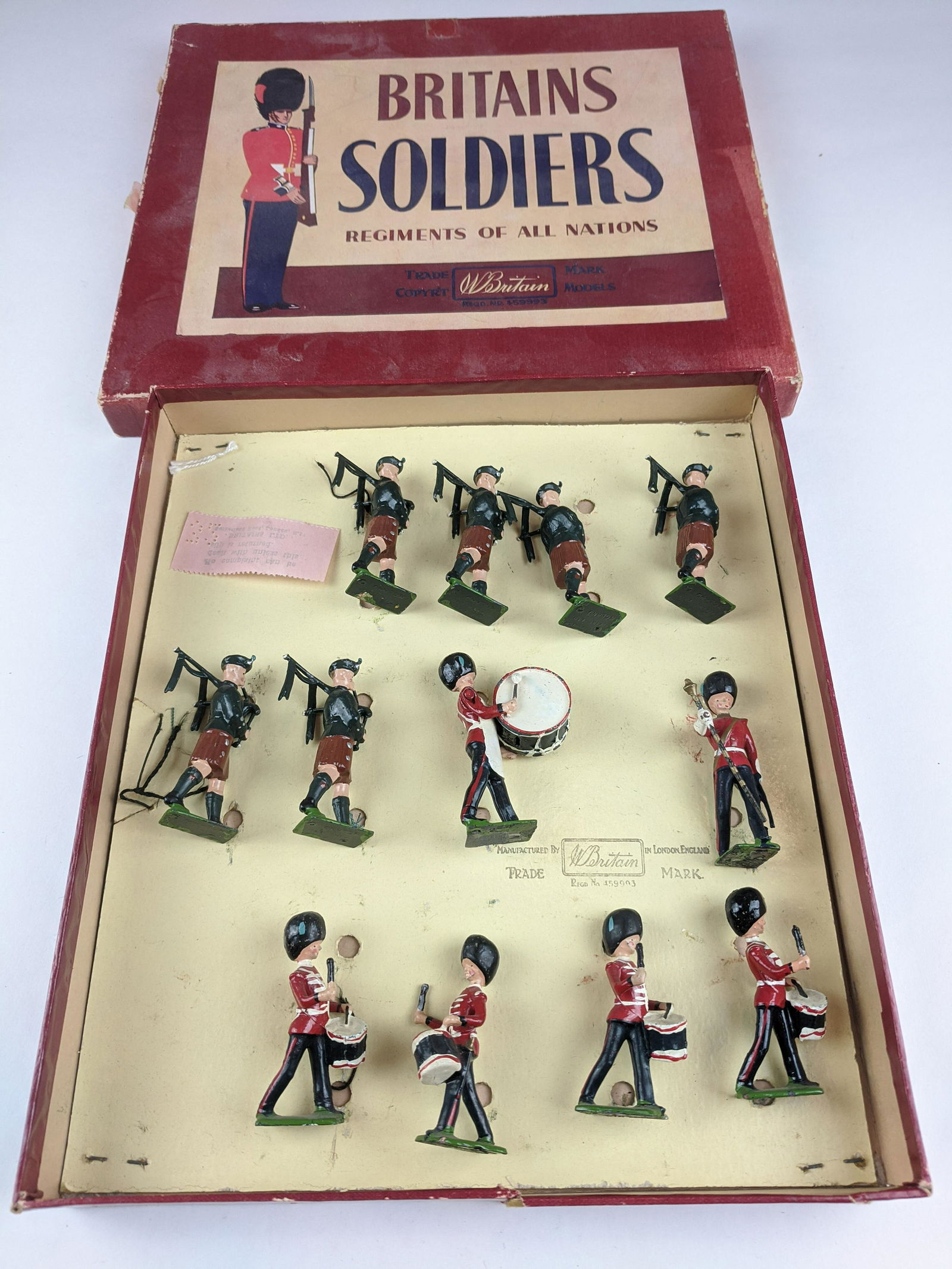 Britains #2096 Irish Guards Pipes & Drums (1 of 1)