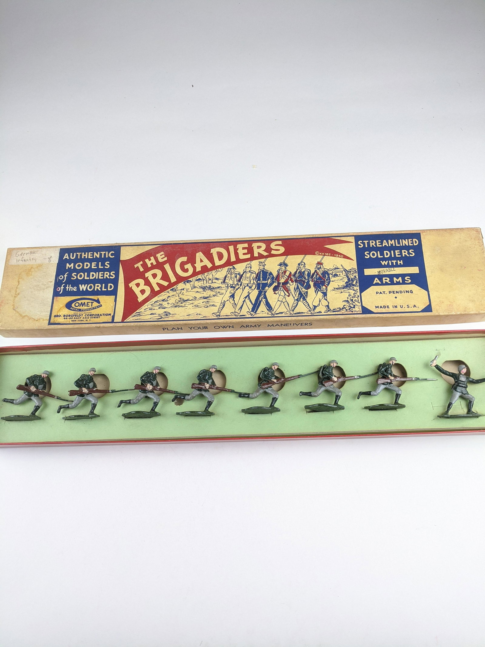 Comet German Running: 8 Pieces Condition Very Good (Officer Arm Breaks) Box Good