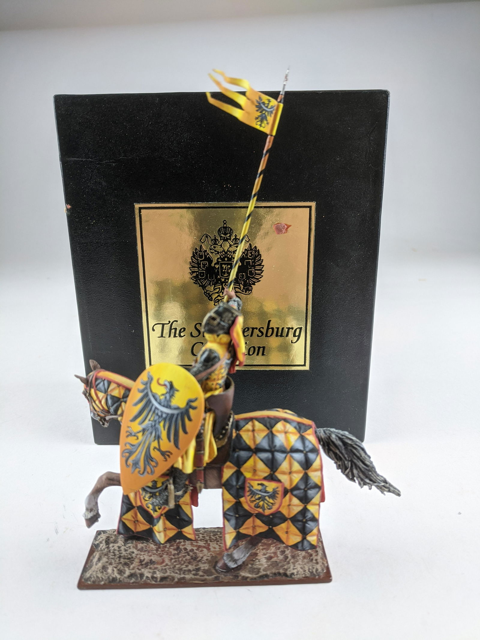 Russian Studios #5195 Knight Mounted with Flag (1 of 1)