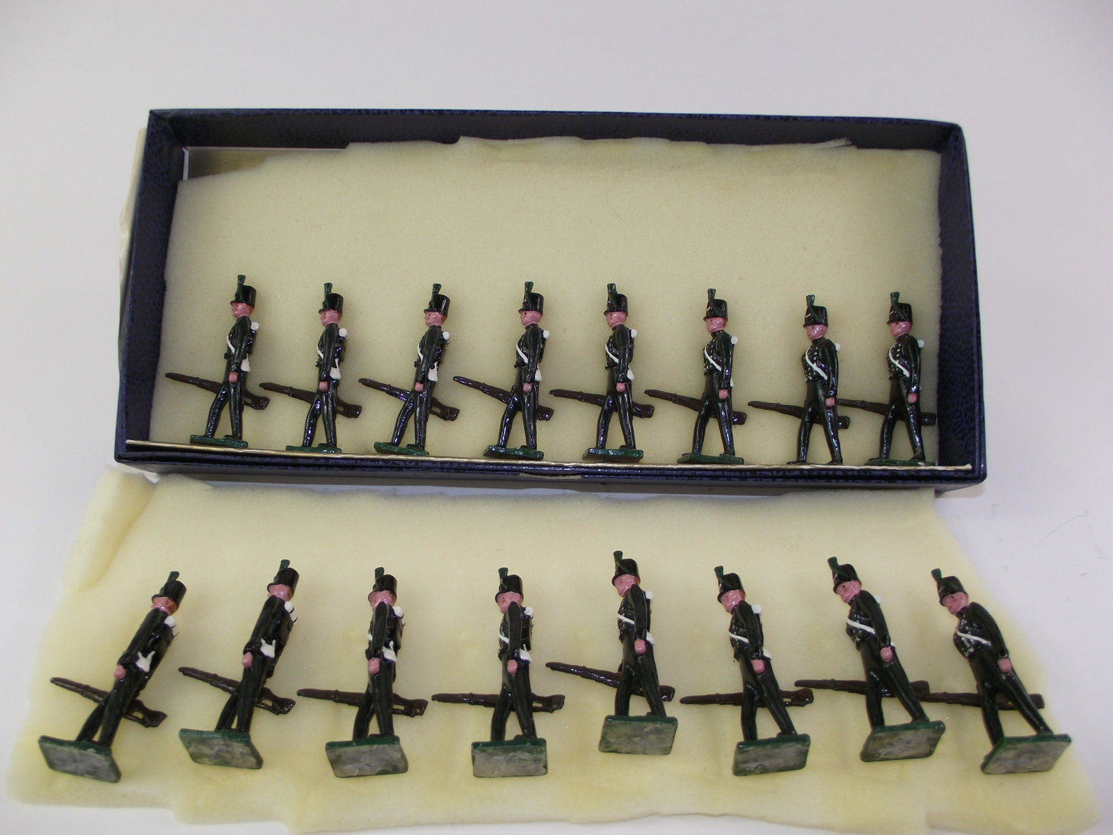 Blenheim B9 Rifle Brigade 1815: Complete set with box, mint. 16 pcs