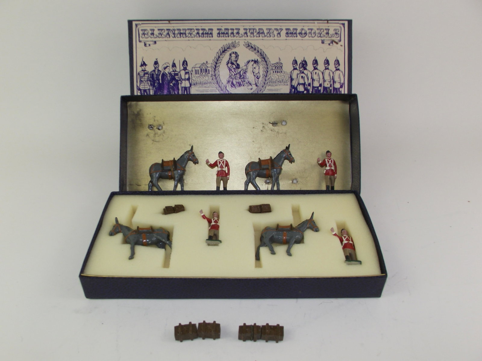 Blenheim E2 Ammunition Mules & Handlers: 2 complete sets with box, mint. General wear to boxes. Irish guards with colors and mascot & escort. 6 pcs each.