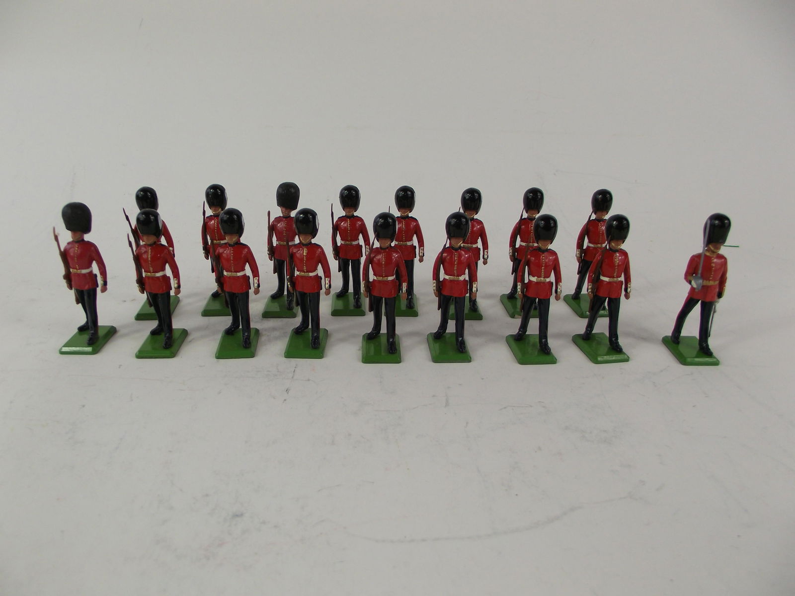 Britains 15 Grenadier Guards & 2 Scots Guards (1 of 1)