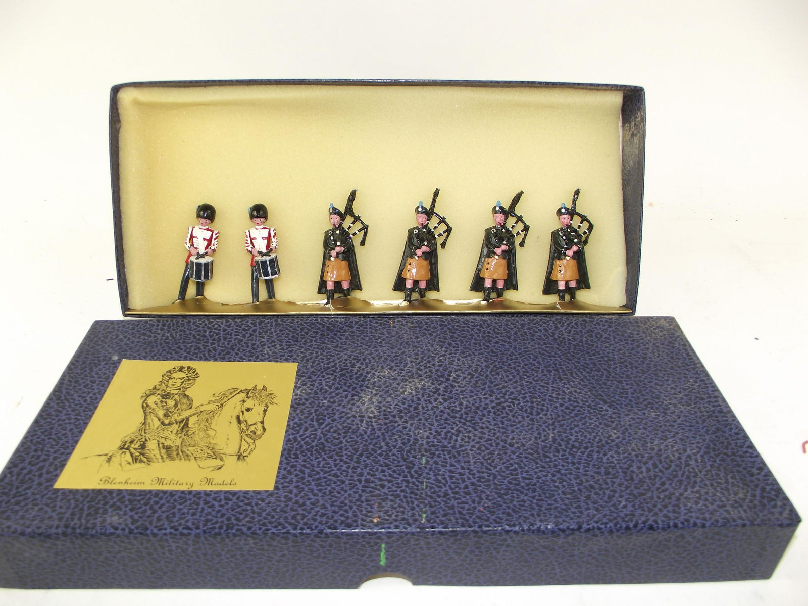 Blenheim B51 Irish Guards Pipes & Drums (1 of 1)