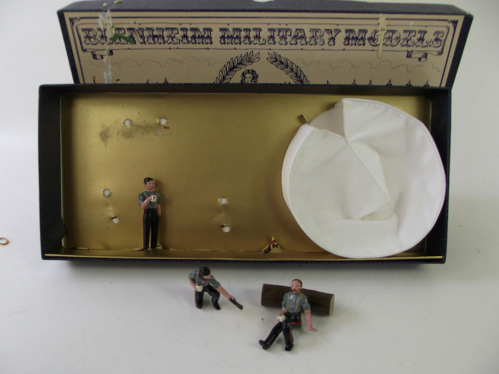 Blenheim B53 Campfire Set 1870-1900 (1 of 1)