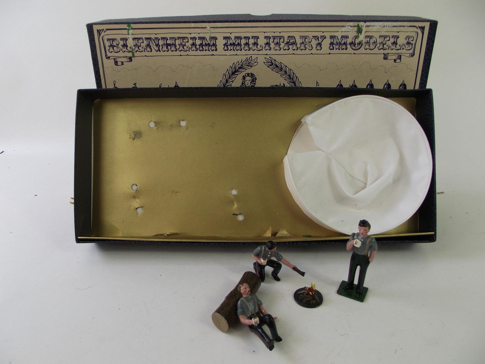 Blenheim B53 Campfire Set 1870-1900 (1 of 1)