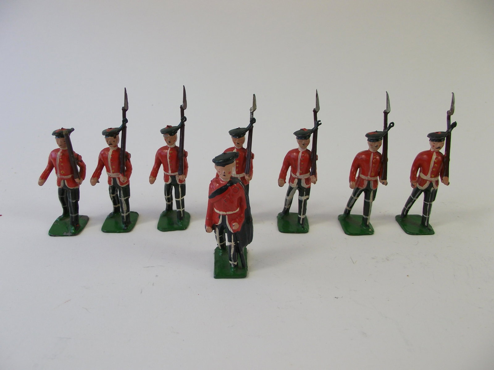 Johillco #103 Lothian Regiment at March: Complete, mint. Original box not included. 8 pcs. One short bayonet tip.