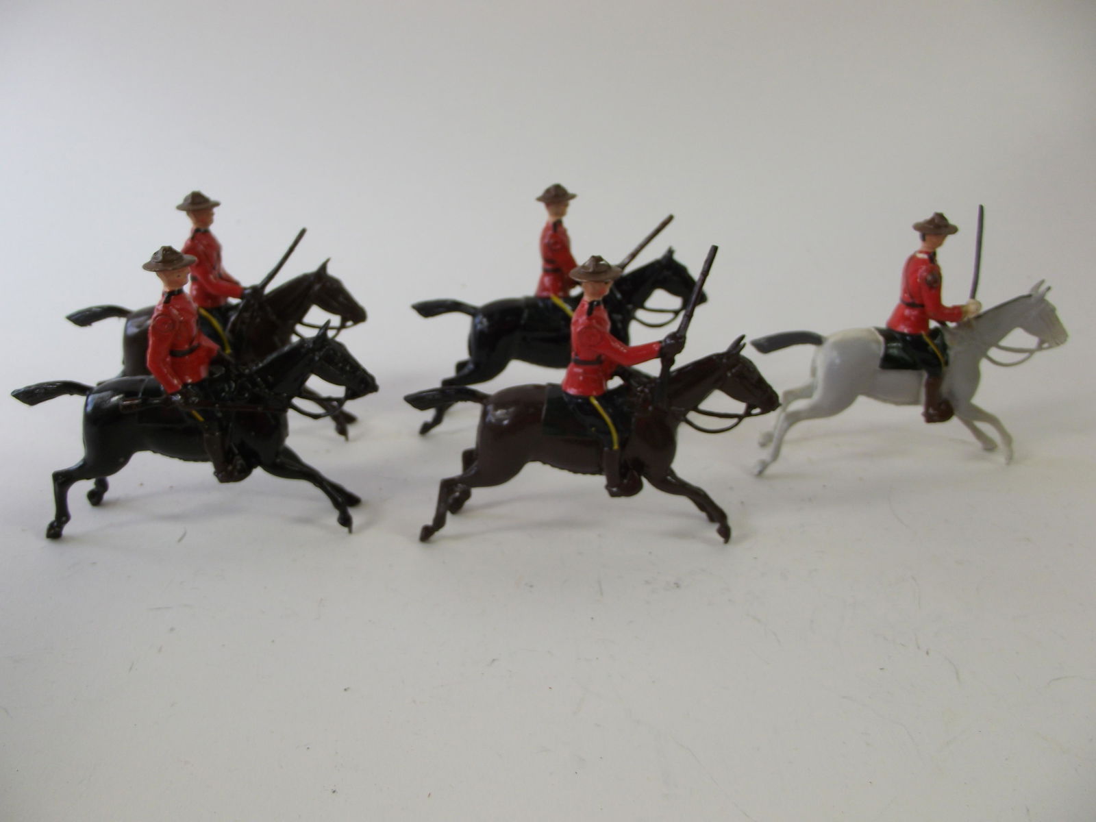 Britains #1349 Royal Canadian Mounted Police: Figures are mint. Original box is not included. 5 pcs. Post war Britains.