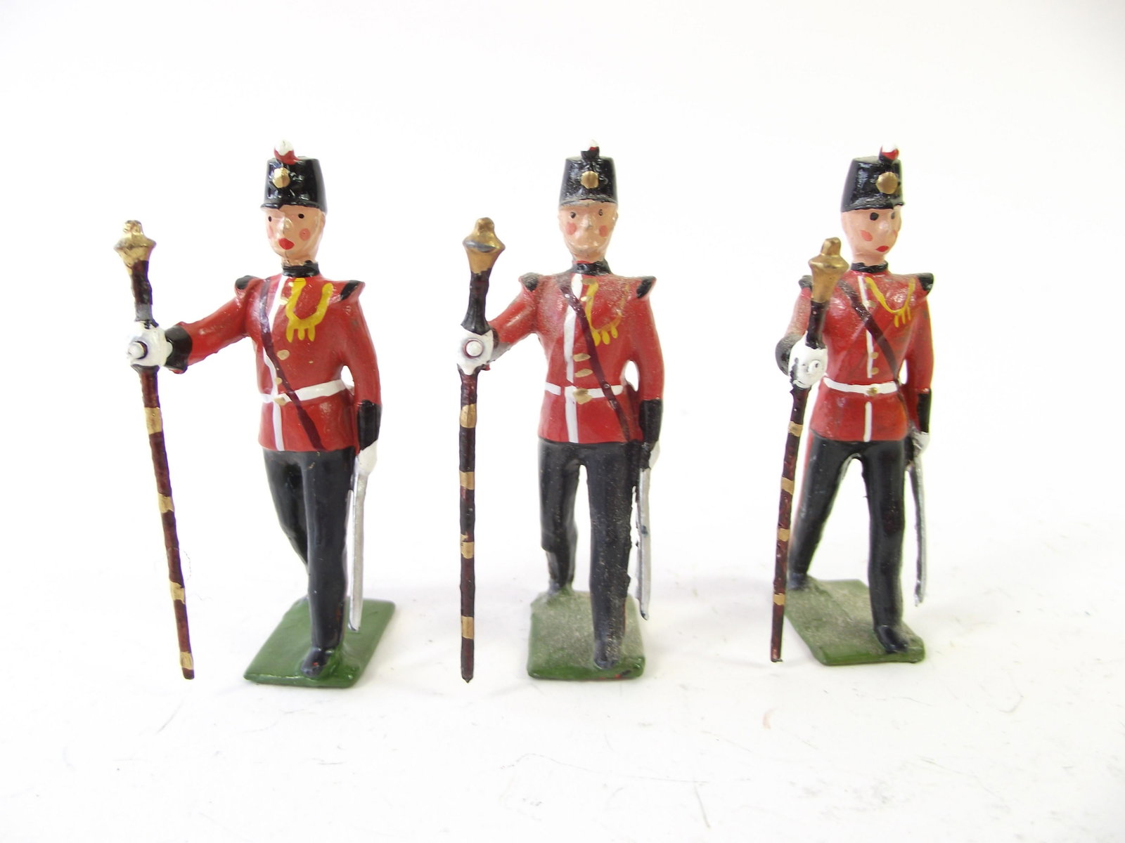 Britains #2177 Fort Henry Guard Drum Majors: Figures are mint. Original box is not included. 3 pcs.