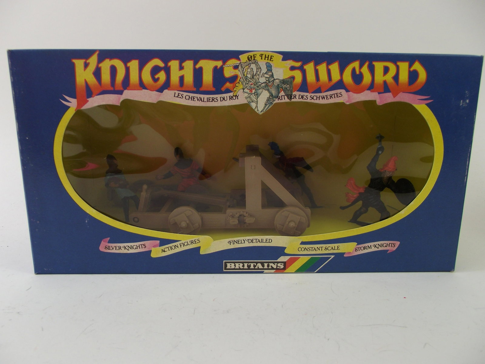 Britains #7788 Catapult w/ Storm Knights: Complete set in mint condition. In original box. Britains Knights of the Sword