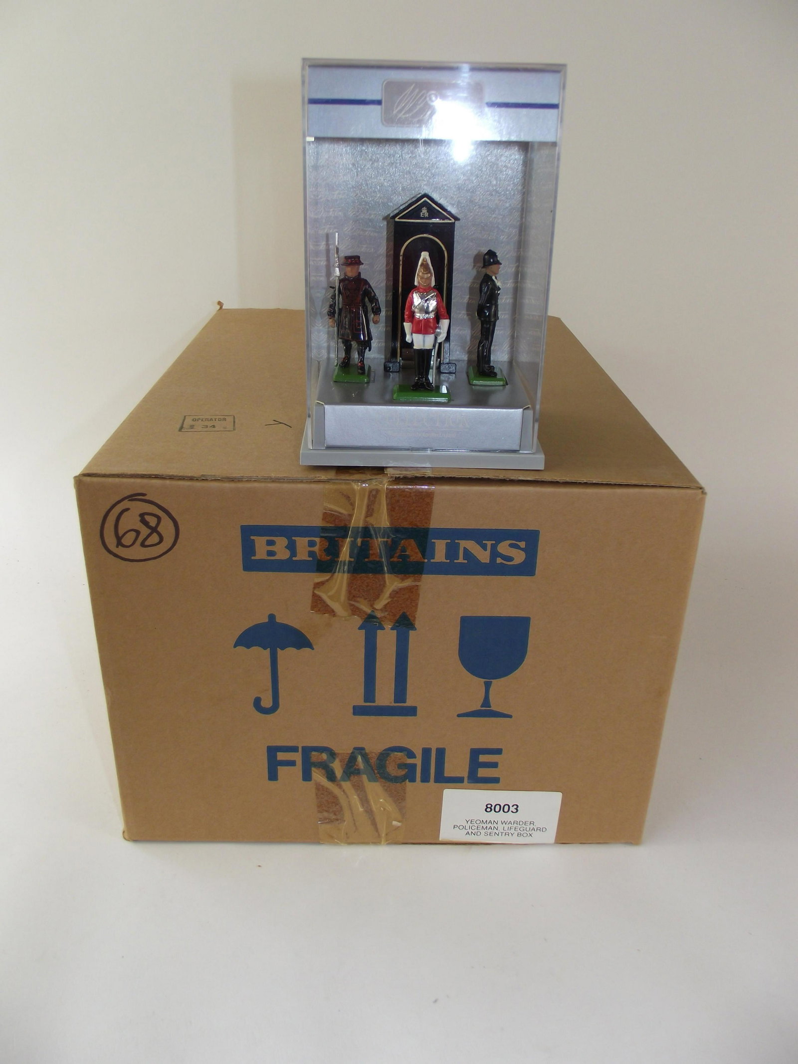 Britains 8003 Yeoman, Police, Lifeguard, Sentry: 6 complete sets, mint in box. Old store stock. 8003 is Yeoman Warder, Policeman, Lifeguard, and Sentry Box. 24 pcs total.