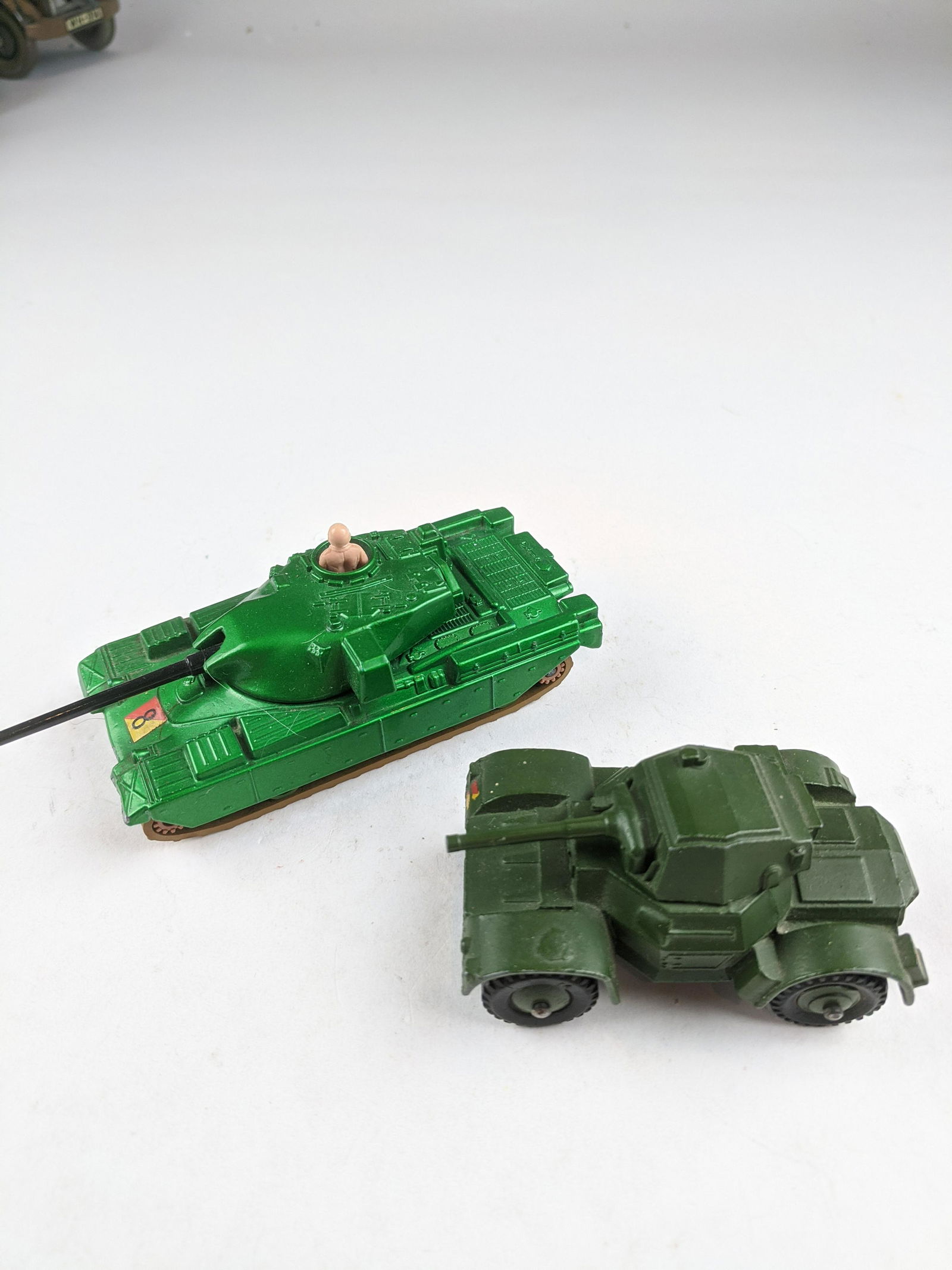 Dinky 670 Armoured Car And Match Box Tank (1 of 1)