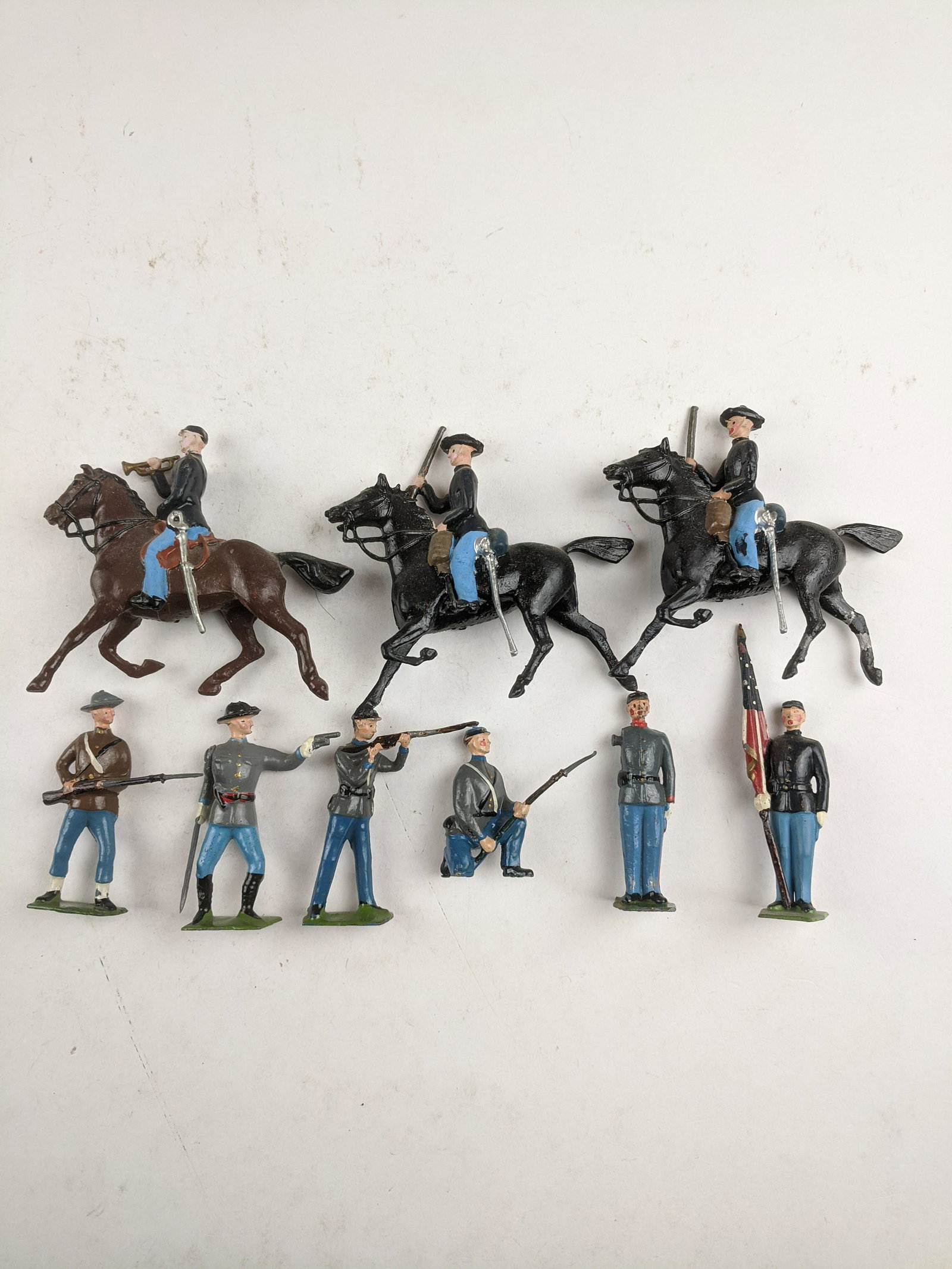 Britains Union And Confederate Soldiers: 9 Pieces Condition Good To Very Good (1 Arm Missing) No Box