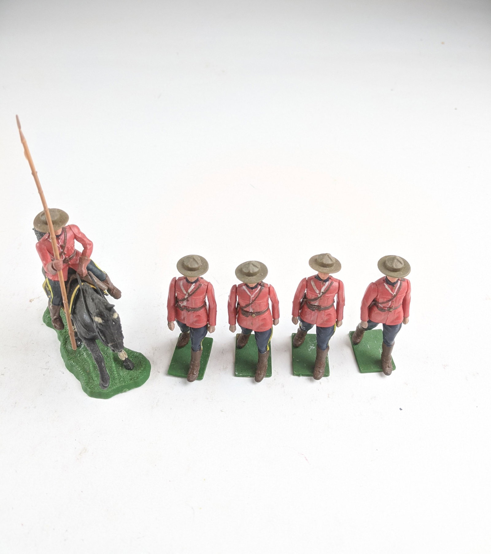 Britains Royal Canadian Mounties In Plastic: 5 Pieces Condition Very Good No Box (Pennant missing)