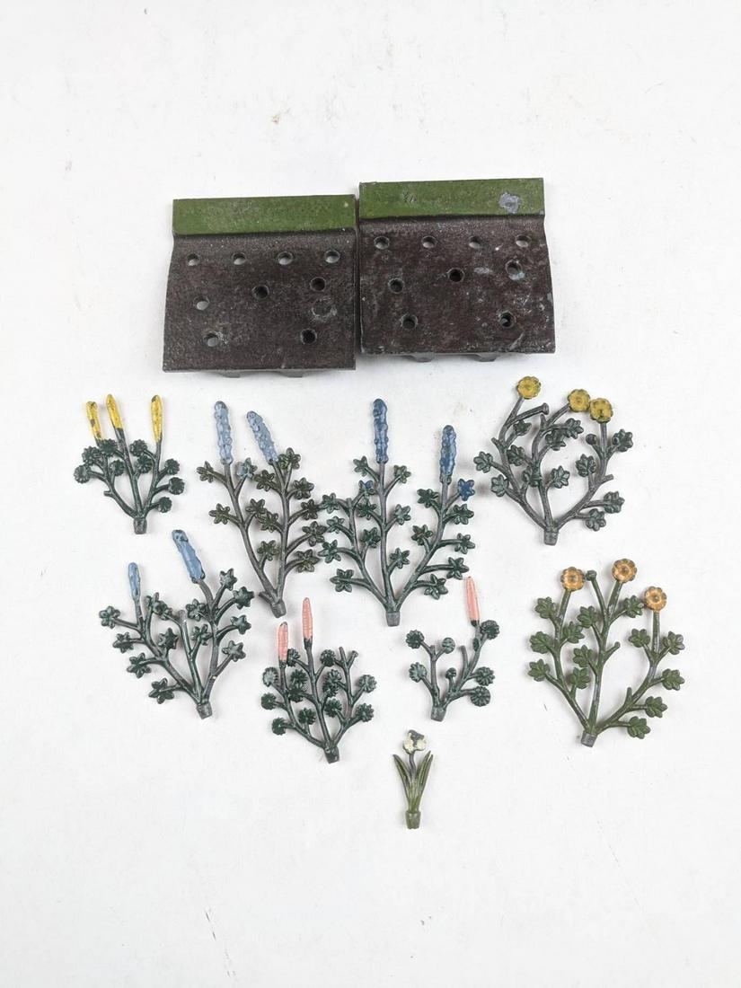 Britains Partial Garden Beds And Flowers: 11 Pieces Condition Very Good No Box