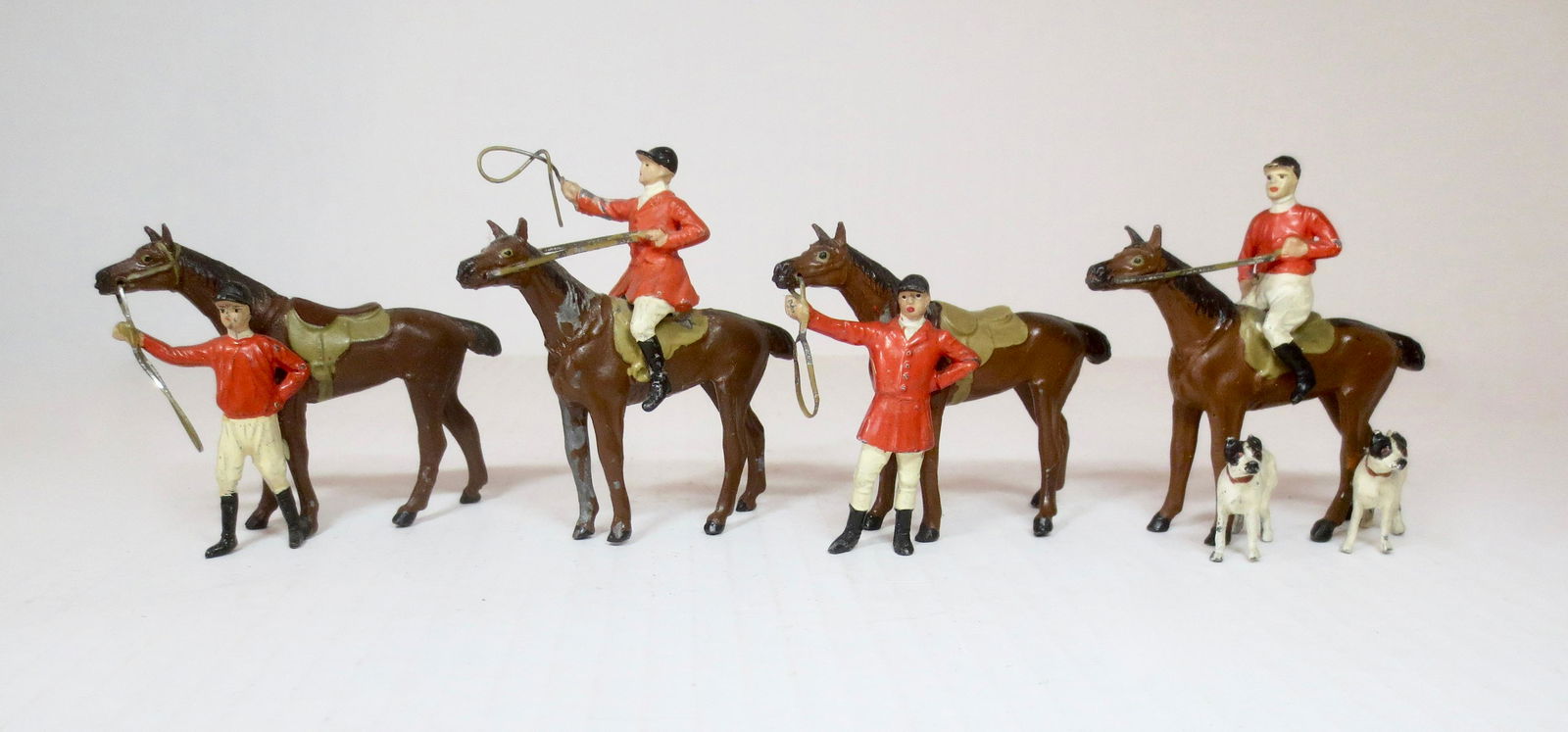 Heyde 60mm scale Huntsmen: Pre war Huntsmen preparing for the Hunt. 60mm scale. Circa 1930. 4 pieces. Excellent condition. Unboxed.