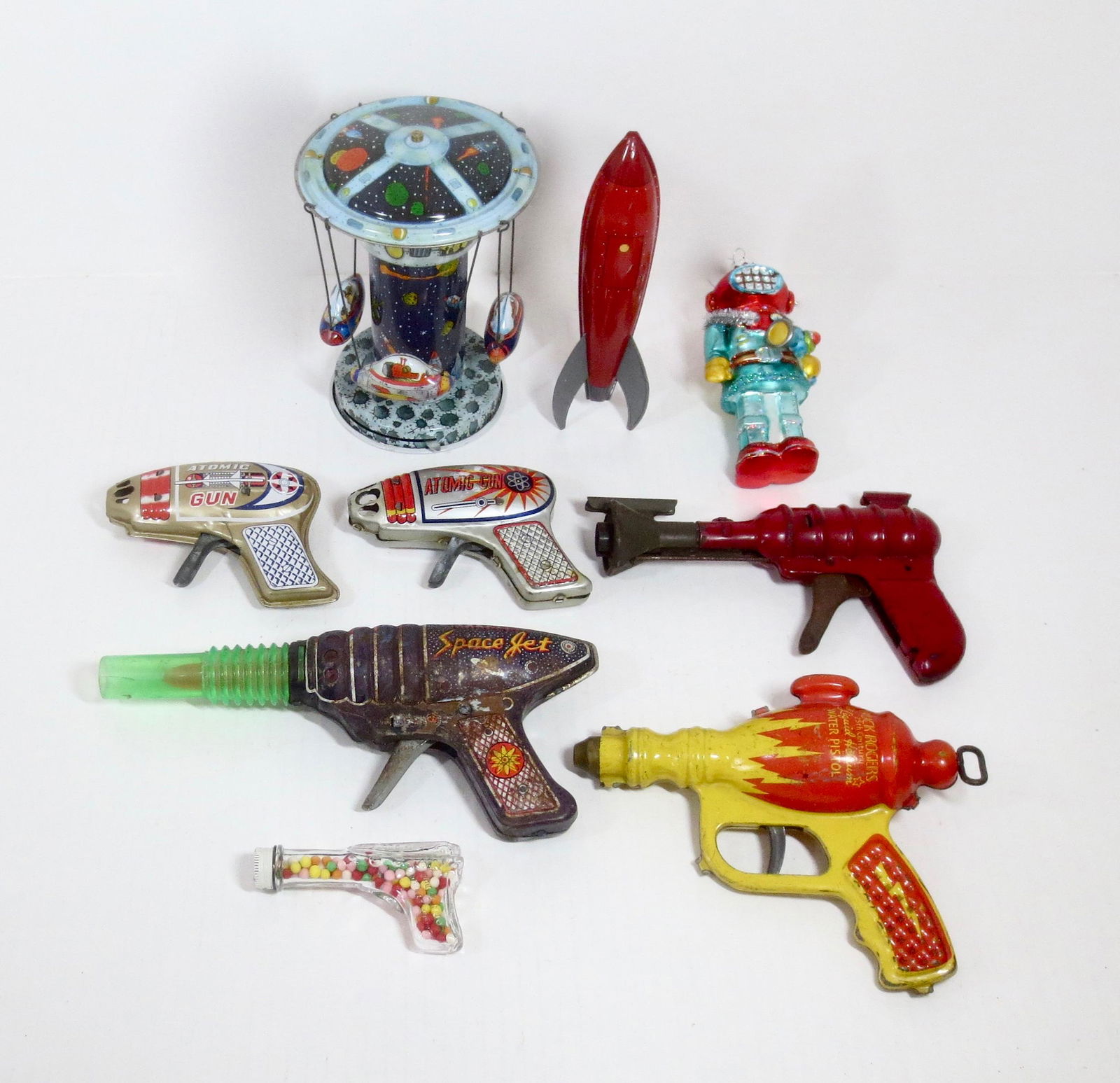 RARE Space Toy Assortment: Includes the Rare Daisy Buck Rogers Liquid Helium Ray Gun, Space Jet Ray Gun, 1935 Wyandotte Ray Gun and more. 9 pieces. Excellent to good condition (Space Jet in working condition, the other Ray Guns