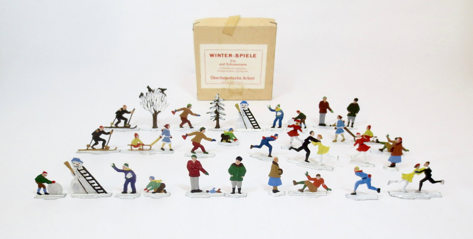 Oberbayerische Arbeit Winter-Spiele: "Winter Games" Ice & Snow scenes. 30mm flats. 29 pieces. Near mint condition. Box excellent.