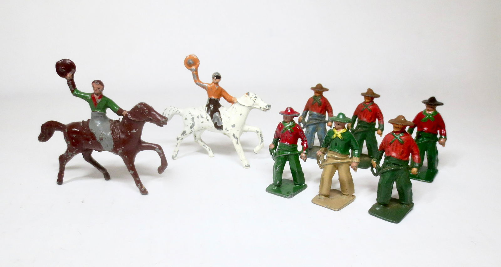 Lincoln Logs Cowboy Assortment: Rodeo Cowboy and Bandit waving hats, plus six cowboys ready to rope. 8 pieces. Near mint to excellent condition. Unboxed.
