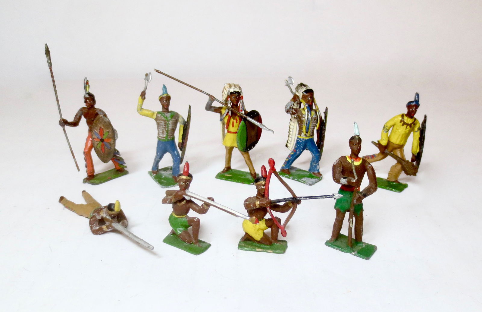 Heyde Spenkuch American Indian Assortment: Chiefs and Braves on the war path. 9 pieces. Excellent to very good condition.